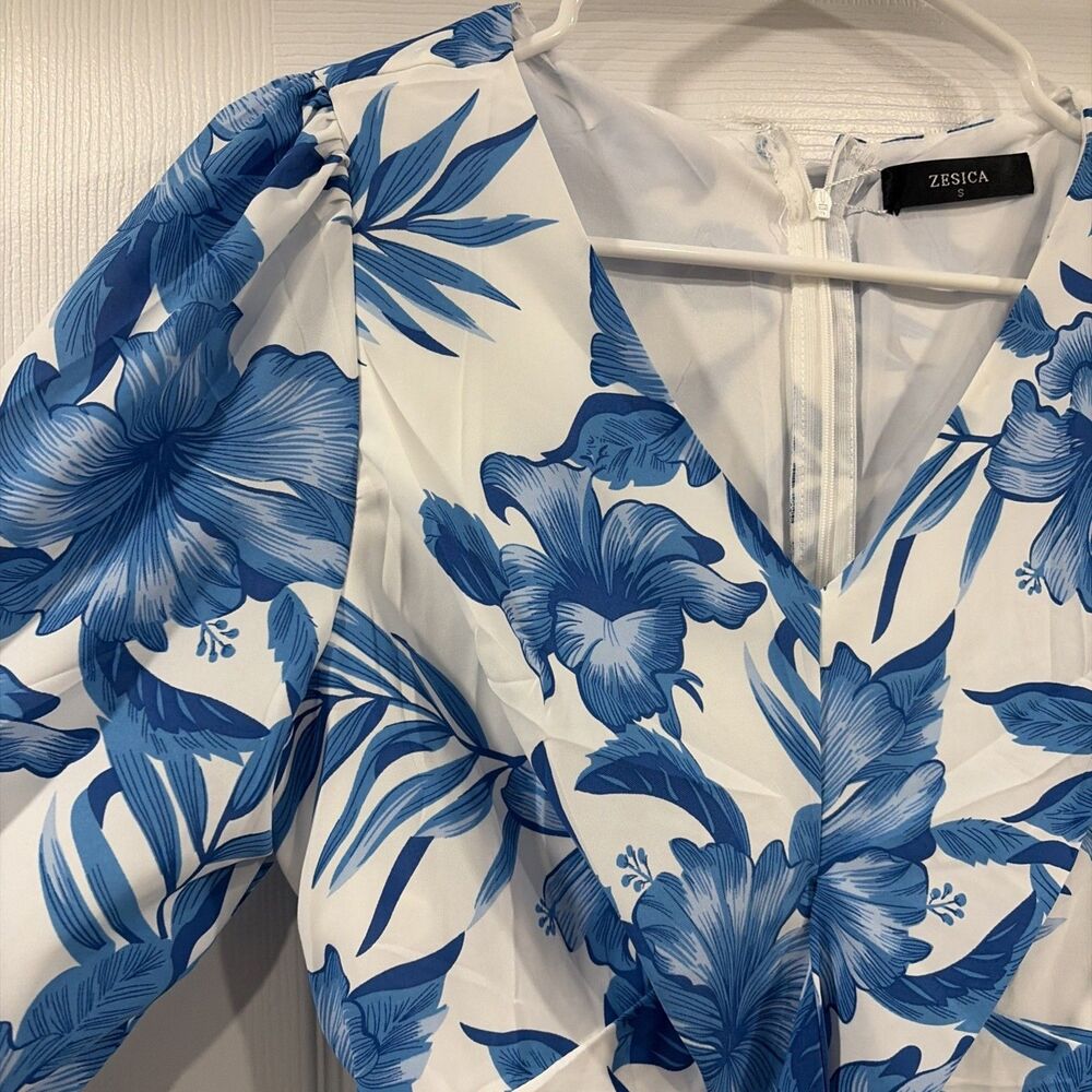Zesica Floral Blue dress Size Small - Picture 2 of 9